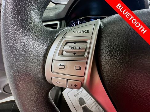 Used 2015 Nissan Rogue S image 31