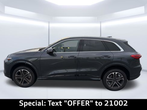 Certified 2025 Audi Q5 Premium w/ Convenience Package image 3