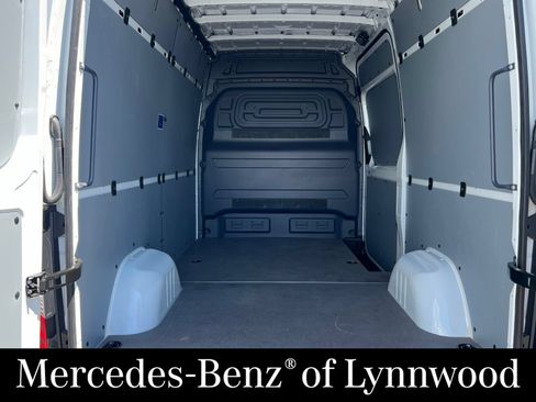 Used 2025 Mercedes-Benz Sprinter 2500 image 12