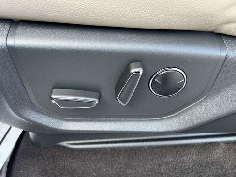 Used 2023 Ford Expedition Max Limited image 19