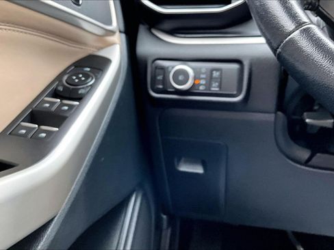 Used 2021 Ford Explorer XLT w/ Equipment Group 202A AWD/4WD image 40