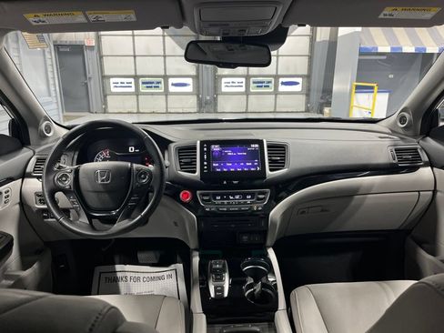 Used 2017 Honda Pilot Touring image 31