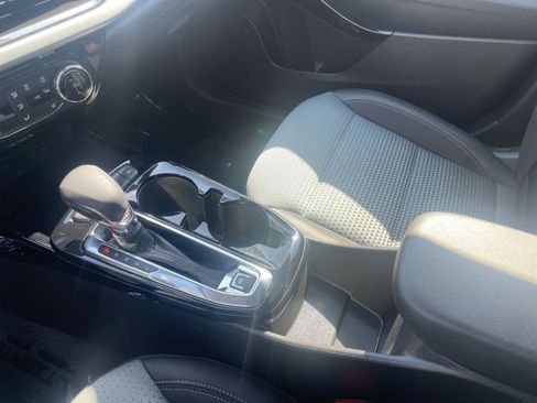 Used 2025 Chevrolet Trax LT w/ LT Convenience Package image 42