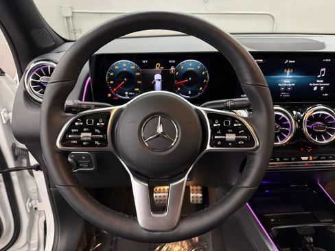 Used 2023 Mercedes-Benz GLB 250 image 28