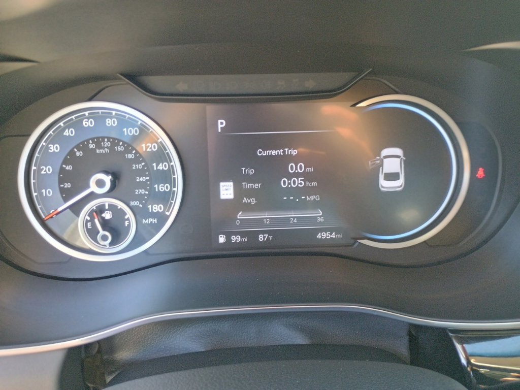Used 2025 Genesis G70 2.5T AWD/4WD image 27