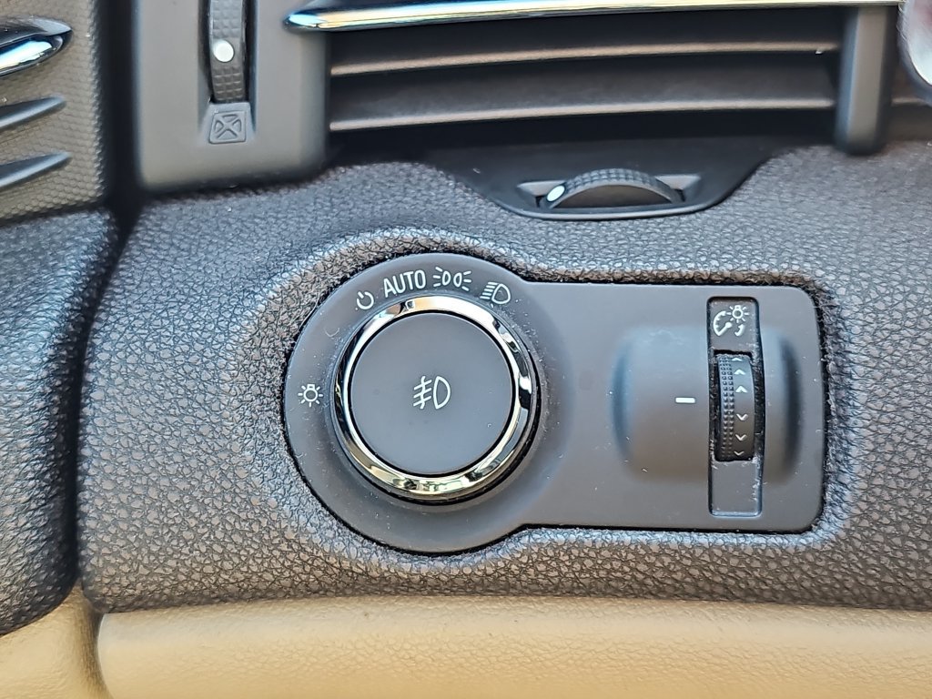 Used 2013 Chevrolet Malibu Eco w/ Navigation Package FWD image 35