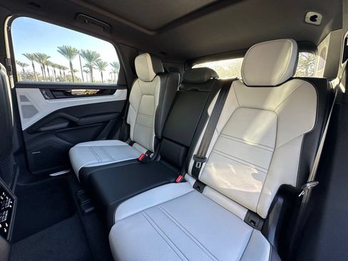 Certified 2026 Porsche Cayenne S AWD/4WD image 36