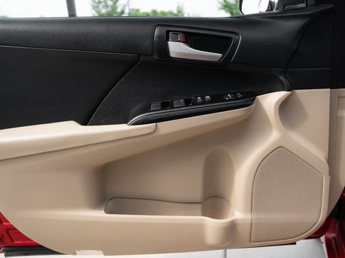 Used 2014 Toyota Camry LE FWD image 15