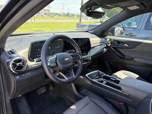Used 2026 Chevrolet Equinox LT w/ Convenience Package II AWD/4WD image 9