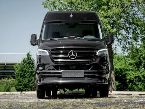 Used 2025 Mercedes-Benz Sprinter 3500 image 5