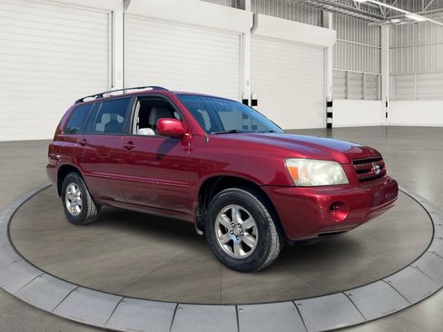 Used 2005 Toyota Highlander 4WD V6 w/ 3rd Row image 1
