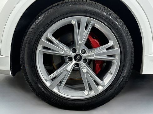 Used 2022 Audi Q8 Prestige image 12