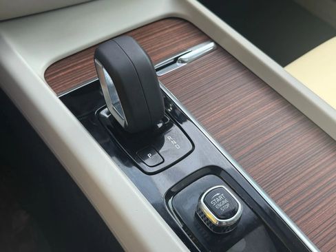 Used 2022 Volvo S60 B5 Momentum image 19