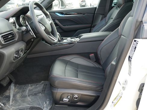 Used 2024 Maserati Levante GT Ultima image 25