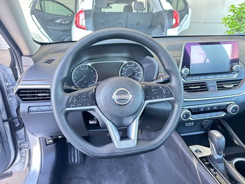 Used 2024 Nissan Altima 2.5 SV image 28