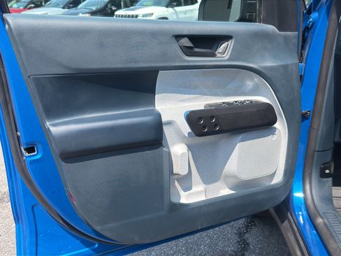 Used 2025 Ford Maverick XLT w/ Equipment Group 302A AWD/4WD image 27
