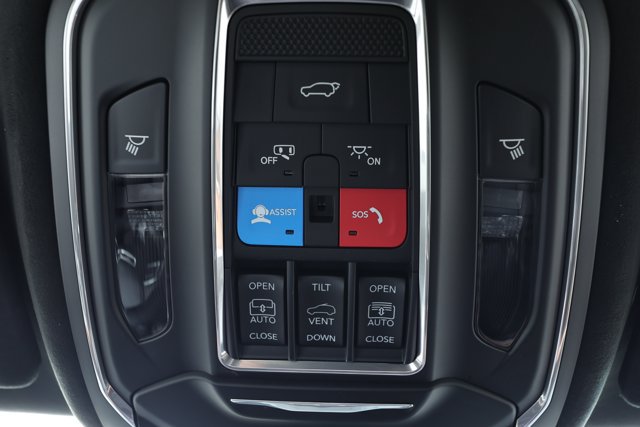 Certified 2026 Jeep Grand Cherokee Summit AWD/4WD image 22