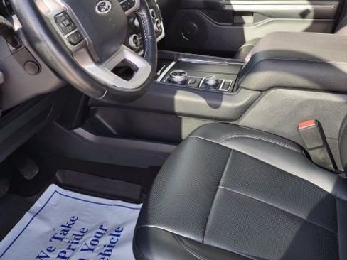 Used 2023 Ford Expedition XLT image 11