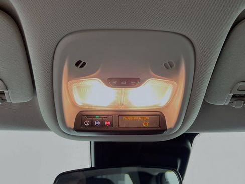 Used 2025 Chevrolet TrailBlazer LT AWD/4WD image 21