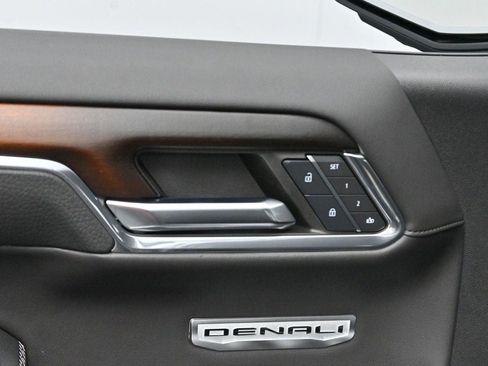 Used 2024 GMC Sierra 1500 Denali w/ Technology Package AWD/4WD image 12