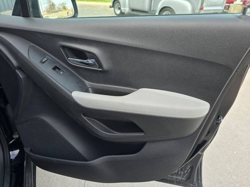 Used 2020 Chevrolet Trax LT FWD image 21