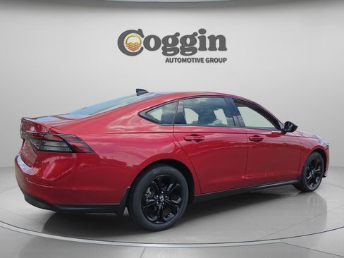 Certified 2025 Honda Accord SE image 5