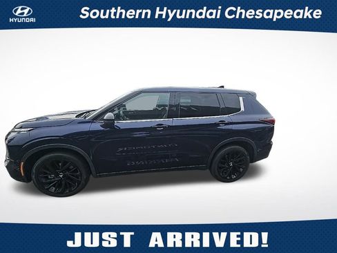 Used 2022 Mitsubishi Outlander SE image 1