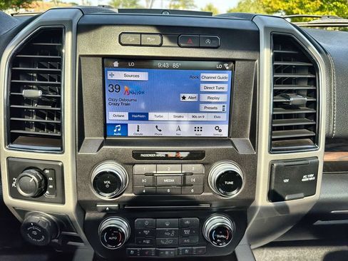 Used 2018 Ford F150 Lariat w/ Equipment Group 502A Luxury AWD/4WD image 12