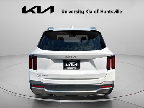 Used 2024 Kia Sorento S FWD image 7