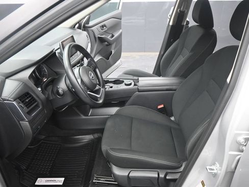 Used 2024 Nissan Rogue S AWD/4WD image 9