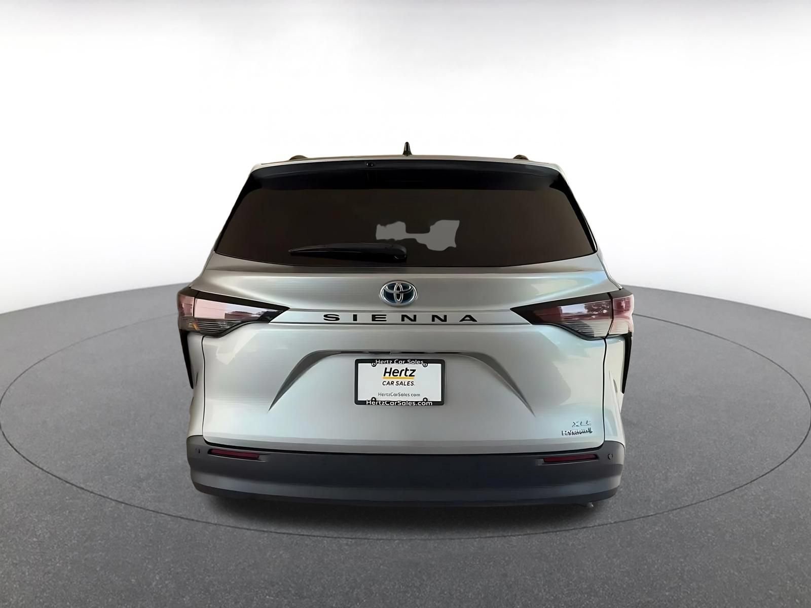 Used 2024 Toyota Sienna XLE FWD image 12