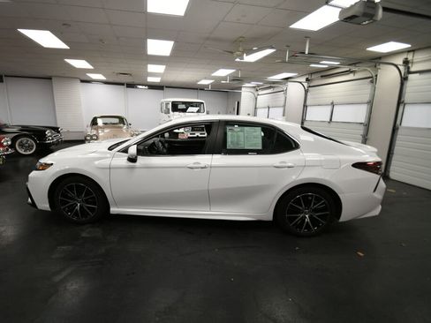 Certified 2024 Toyota Camry SE image 4