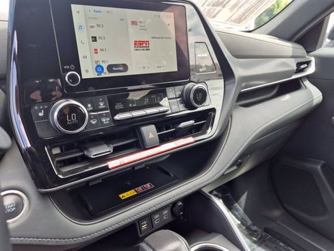 Certified 2025 Toyota Highlander XSE AWD/4WD image 11