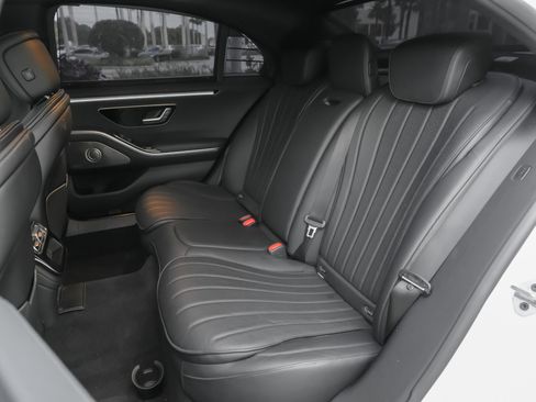 Used 2023 Mercedes-Benz S 500 4MATIC w/ AMG Line image 18