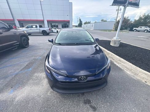 Used 2025 Toyota Corolla LE w/ Convenience Package FWD image 11