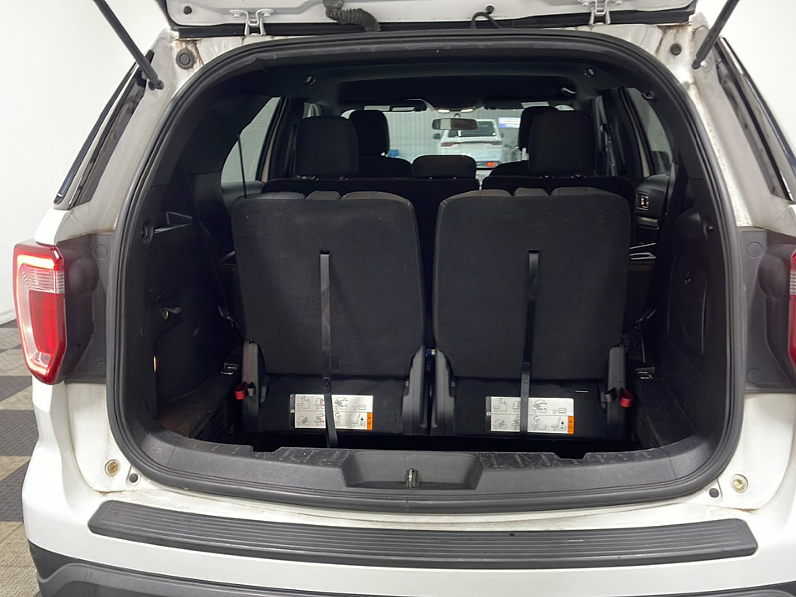 Used 2018 Ford Explorer XLT FWD image 17
