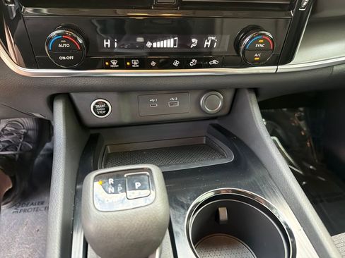 Used 2022 Nissan Rogue SV image 28