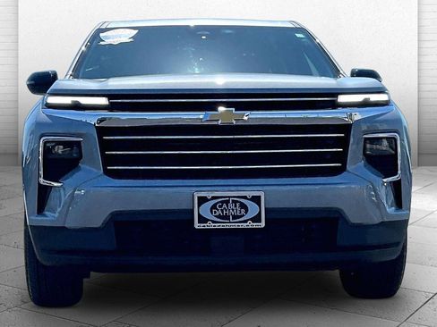 Used 2025 Chevrolet Traverse LT AWD/4WD image 2