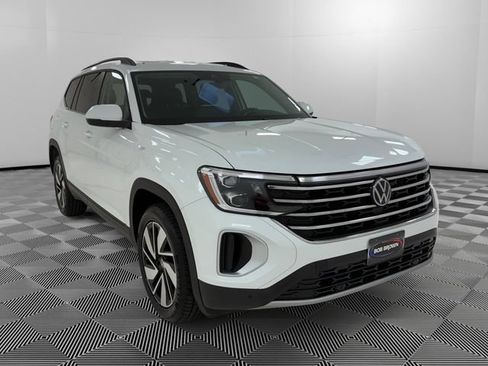 Used 2025 Volkswagen Atlas SE AWD/4WD image 7