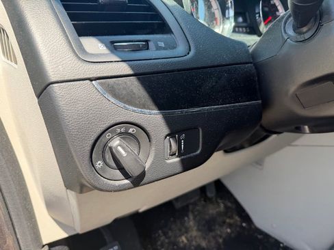 Used 2014 Dodge Grand Caravan SE FWD image 11
