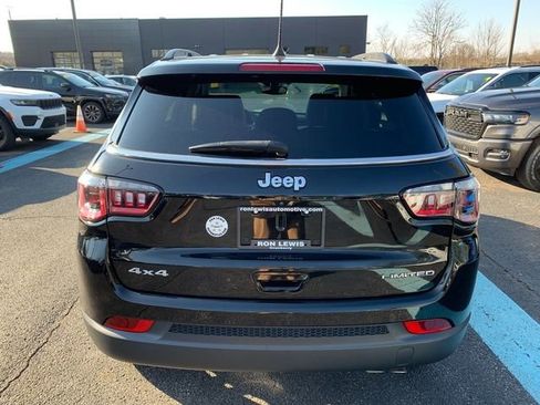 Used 2022 Jeep Compass Limited image 4