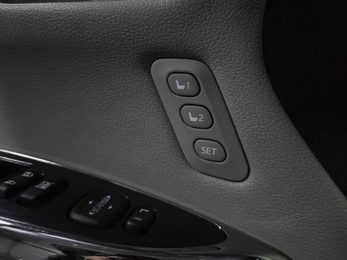 Used 2018 Toyota Avalon XLE Premium image 32