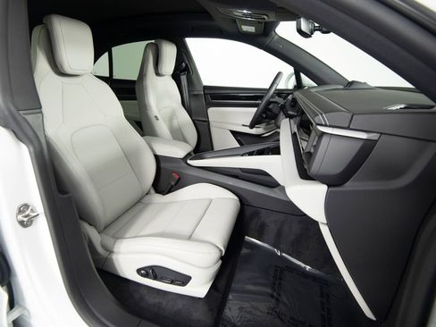 New 2026 Porsche Macan 4 Electric AWD/4WD image 33