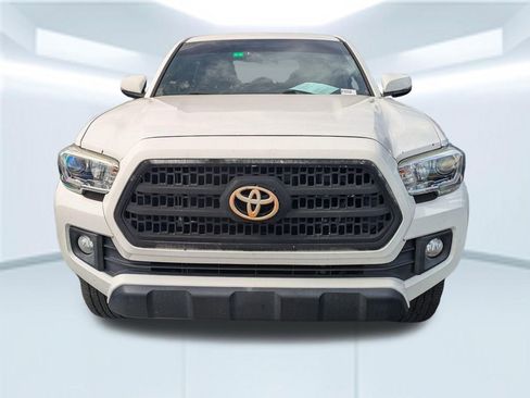 Used 2017 Toyota Tacoma TRD Off-Road w/ Tow Package image 4