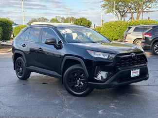 Used 2020 Toyota RAV4 LE w/ All Weather Liner Package AWD/4WD video 2