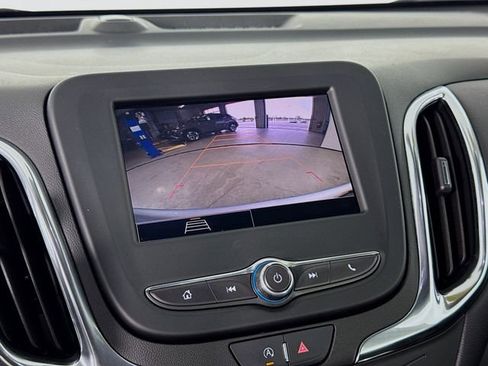Used 2022 Chevrolet Equinox LT FWD image 16