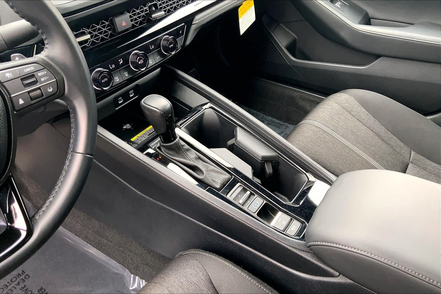 Used 2025 Honda Accord Sport image 16