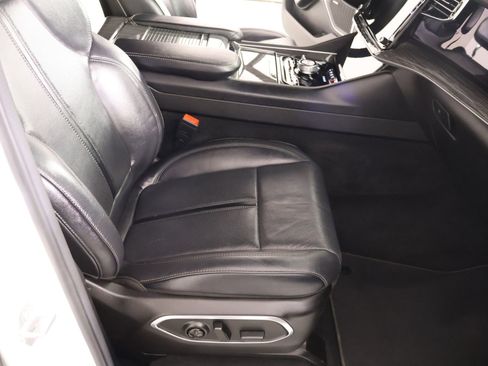 Used 2022 Jeep Wagoneer Series III w/ Convenience Group I image 15