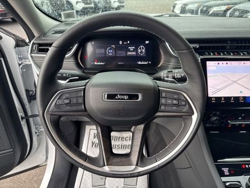 Used 2023 Jeep Grand Cherokee Limited image 9