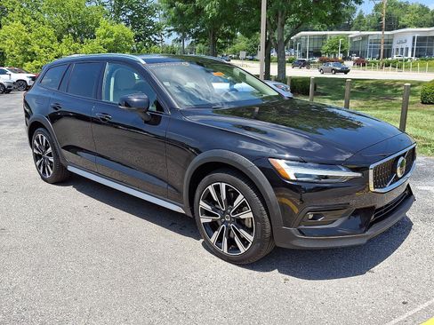 Certified 2023 Volvo V60 B5 Cross Country Ultimate AWD/4WD image 1